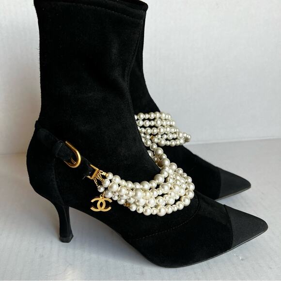 CHANEL 21A Suede Pearl String CC Charm Logo Ankle Bootie Boots Kitten Heel 35C - Picture 1 of 9